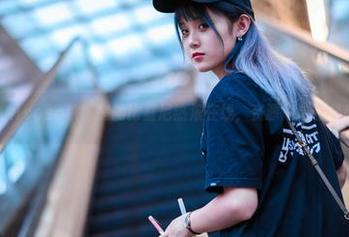 Akisoso秋楚楚的比基尼热浪在线，资源简单粗暴！
