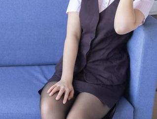 BoBoSocks袜啵啵 – 小甜豆最新写真，OL制服搭配，明明就是职场女王，但又演绎得有点撒娇。