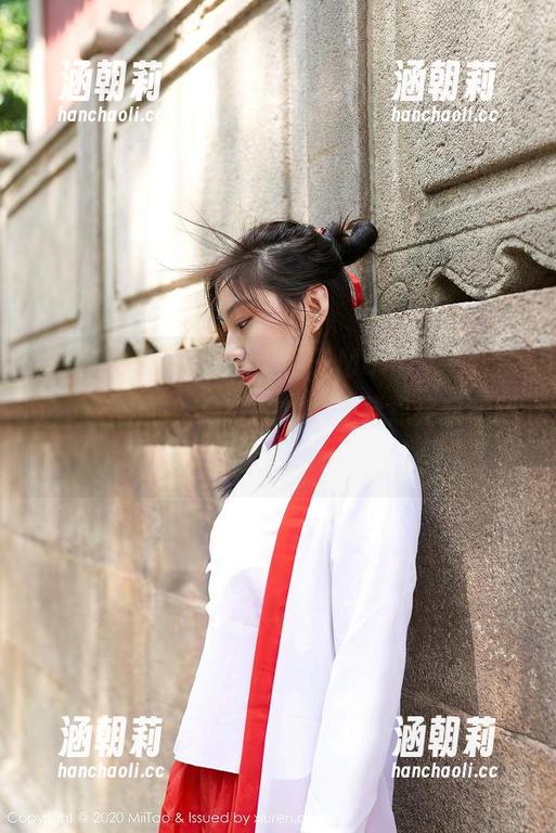 MiiTao蜜桃社-陌子Mandy MiiTao蜜桃社 - “陌子Mandy”真会选地方拍照,这“灰丝”是要点亮季节吗,太迷了。