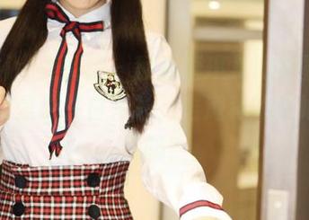 MyGirl美媛馆 – 翻看唐琪儿il的图集，怎么又是那件白衬衫，难道真的是她的御用吗？