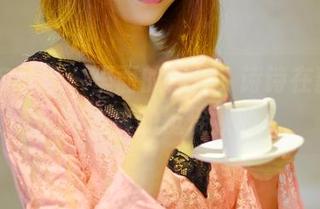 PANS写真 – 里面的照片，诗诗在豹纹下的姿态真的挺促狭的。