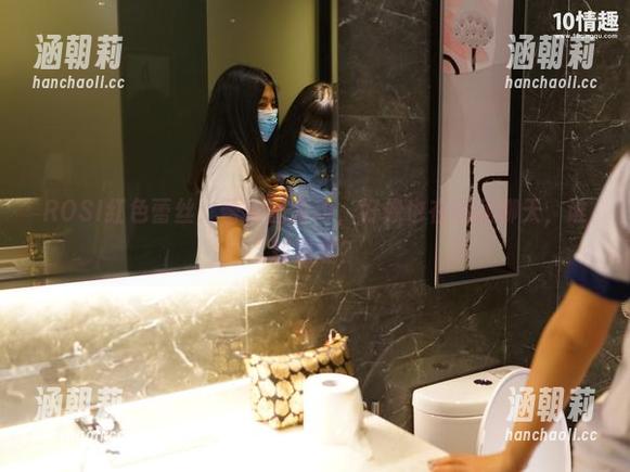 ROSI红色蕾丝：蕾丝的颤动，好像也在和我聊天，谁知道呢？