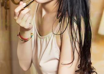 TouTiao头条女神 – 冯雪娇的油亮写真，免费资源就等你来翻牌，还有更多惊喜哦！