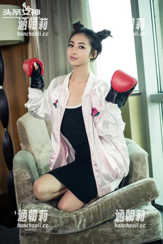 TouTiao头条女神 - 哇，果儿Victoria的女友竟然这么会摆pose，下载机不可失的套图！