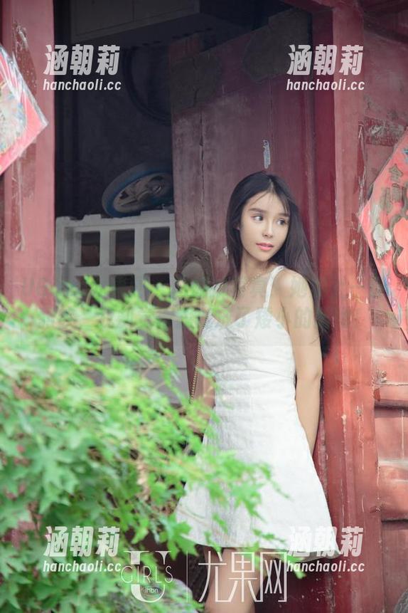 UGirls尤果网 - 赵娜娜写真：她穿上一身豹纹，我却觉得我变成了矮小的猎物！