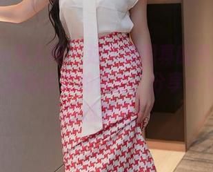 Xiuren秀人网 – 这个原图真的是卓君Jeanes礼服最真实的状态，分享一下我对它的感慨吧！