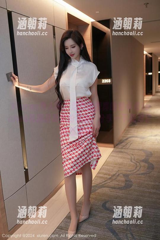 Xiuren秀人网 - 这个原图真的是卓君Jeanes礼服最真实的状态，分享一下我对它的感慨吧！