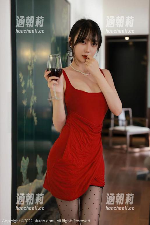 Xiuren秀人网-吃白菜的vi菜菜 Xiuren秀人网 - 吃白菜的vi菜菜的牛仔裤高清图册:你只看见牛仔裤,但我却看见了她的小心思,哈哈!