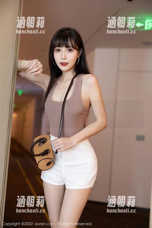 Xiuren秀人网 - 制服套图：杏子Yada让你爱上迟到的理由