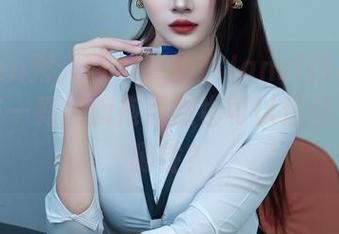 Xiuren秀人网 – 董媛媛Janel的私拍让人眼前一亮，旗袍居然也可以这份自在与随性？