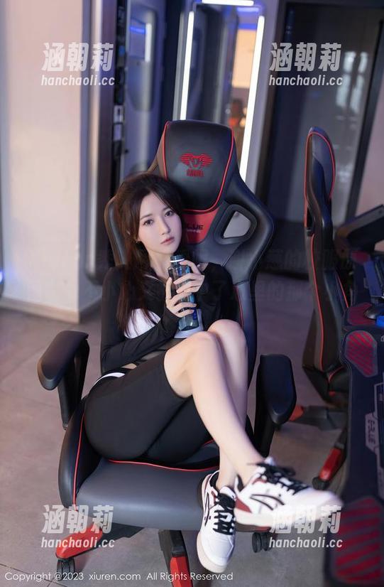 Xiuren秀人网 - 看吧，谢小葱的校服原图，一不小心又被戳中了心里的那个小角落。