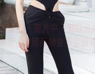 YouMi尤蜜荟 – 照片中，刘钰儿泳装的快乐水花，想问问她会不会游泳？