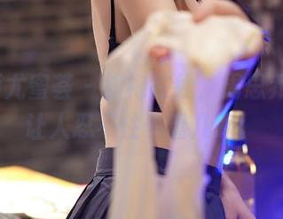 YouMi尤蜜荟 – 旗袍在线，周思乔的作品让人忍不住多看几眼。
