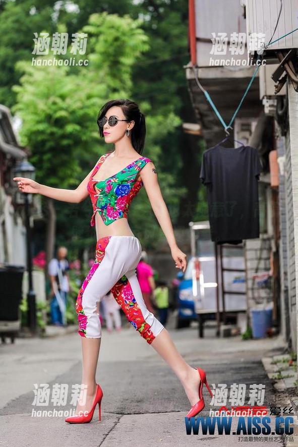 aiss-若兮 aiss - 若兮你吊带穿得也太随意了,高清壁纸比你家风景还好看。