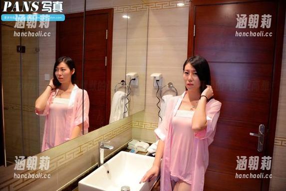 pans-默默 pans - 你觉得默默的瑜伽在线,图片能比我打坐的气质更高雅吗?