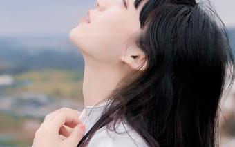 usejan蓝蓝的黑丝睡衣合集：透着一股子看不懂的张扬