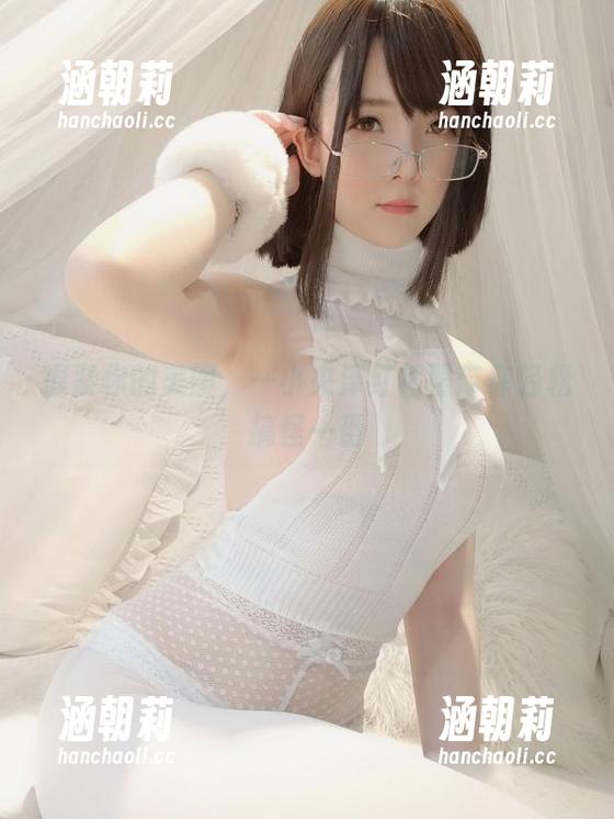 握紧你的美图，一小央泽红裙照带你轻松搞怪一番