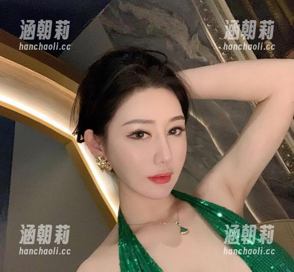 微密圈 - 不爱笑的赛琳的写真集新章：将私有浪漫公之于众，谁让你这么大胆？
