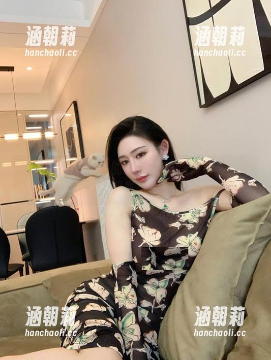 不爱笑的赛琳 微密圈 - 不爱笑的赛琳豹纹连体合集:你能找到哪个是最抢眼的图片吗?