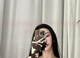 微密圈 – 抓住不爱笑的赛琳的美图，不用花钱就能刺激你的眼球，谁还需要眼科医生？