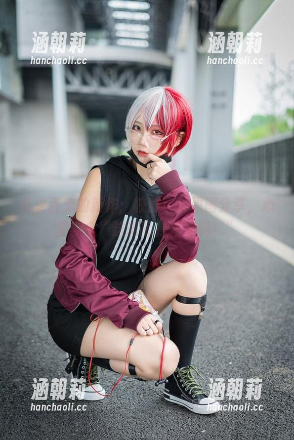 五更百鬼的新作：校服穹妹原图分享，心里默念“这真的是校服吗？”