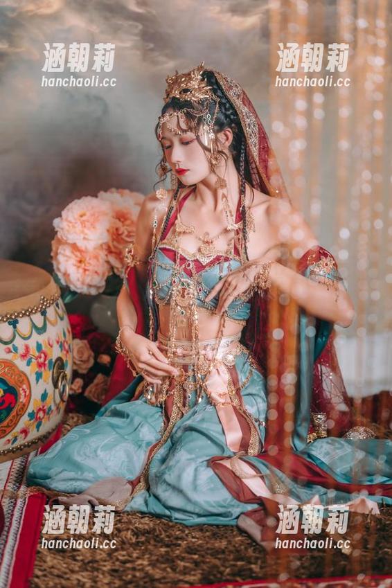 “兔子Zzz不吃胡萝卜”精选写真：小花，结果是个什么花啊？