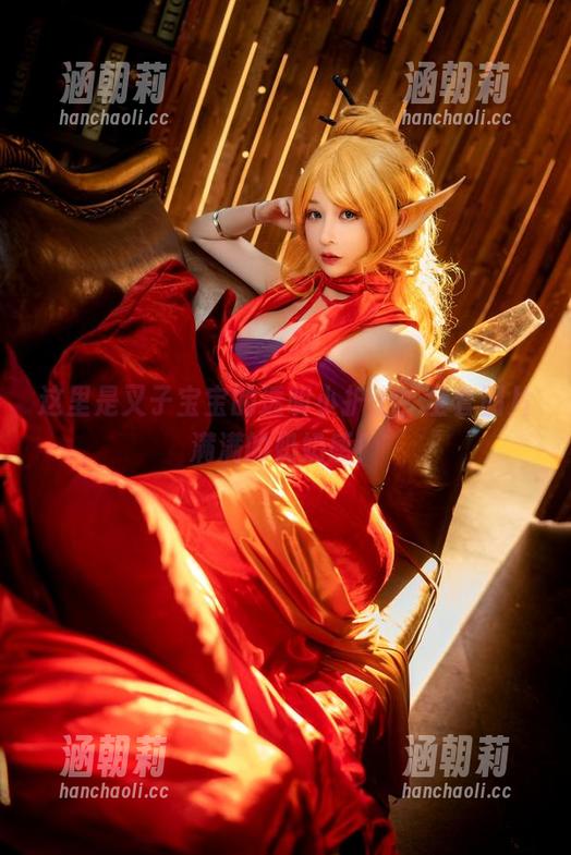 叉子宝宝 这里是叉子宝宝的透明小护士,全套图片满满的奶奶感!