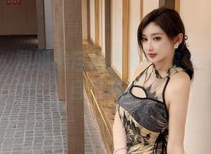微密圈 – 周妍希自拍图集：你觉得她在拍自己吗？