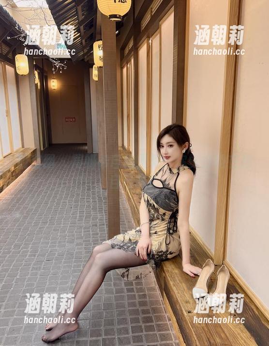 微密圈 - 周妍希自拍图集：你觉得她在拍自己吗？