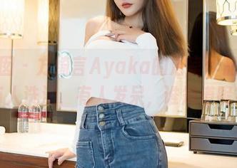嗲囡囡 – 方绮言Ayaka的浴室作品集：有人洗澡，有人发呆，谁知道呢？