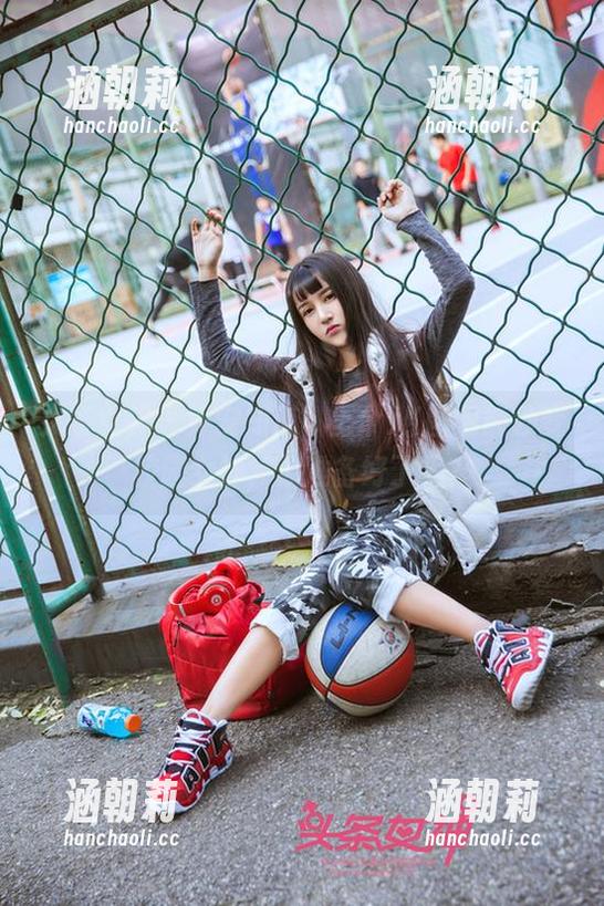 头条女神-乔安 头条女神 - 乔安知道,上个JK图包能秒变校园女神,你准备好了吗?