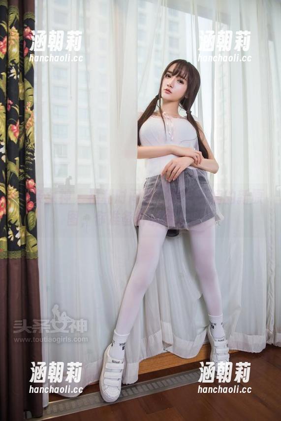头条女神-蔡楠 头条女神 - 福利时间到!黑白蔡楠的新原图,你准备好沉迷了吗?