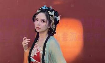妍子坚不可摧的花嫁cos，果然是个诗意的梦，分享后你也会沉迷其中。