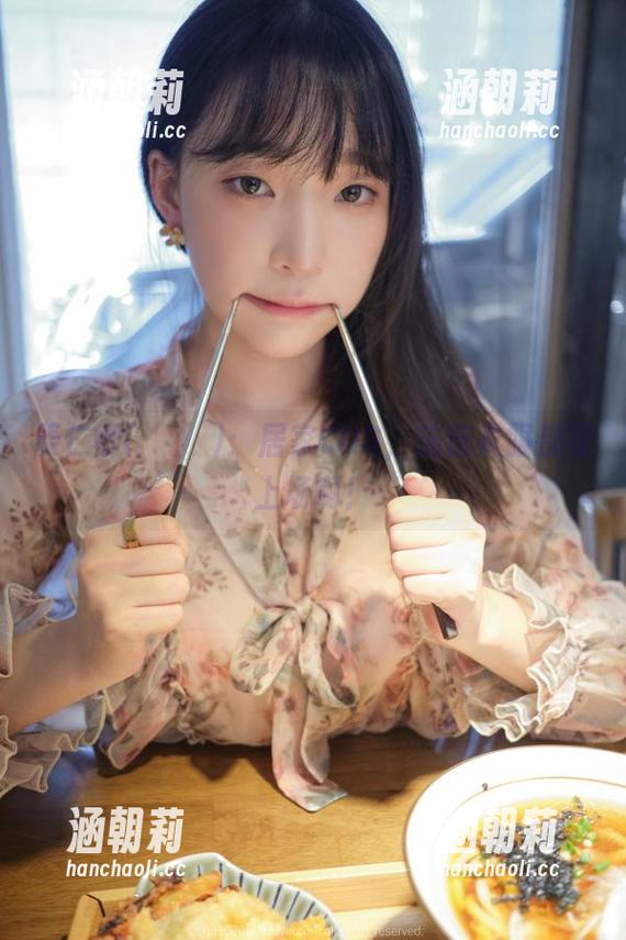 姜仁卿(강인경)：居家COS，连洗衣服都要上场啊！