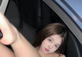微密圈 – 新鲜出炉的小优优子，车内豹纹最新写真集，蛮有一点“友好”的意味。