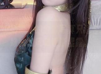 谁说小小奶瓶儿的全套写真只适合孩子？妹妹的风味逐渐显露。
