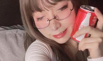小泉学姐吖的原图，水柔水柔的气息，忍不住想要靠过去。