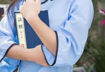 尤果网 – 穿上丝袜，筱慧在线分享：高清只为让你大开眼界。