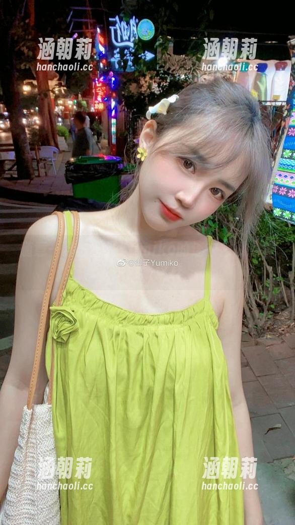 御子Yumiko 随意一穿:御子Yumiko的连衣裙私拍似乎就该这样