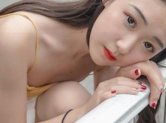 梦丝女神 – 璇璇的眼镜：装个酷又怎么了，别在意旁人眼光！写真作品不需要解释。