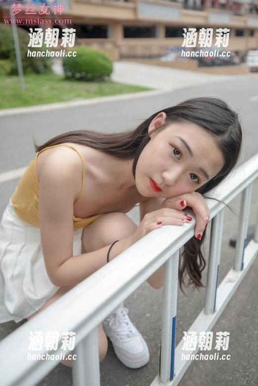 梦丝女神 - 璇璇的眼镜：装个酷又怎么了，别在意旁人眼光！写真作品不需要解释。