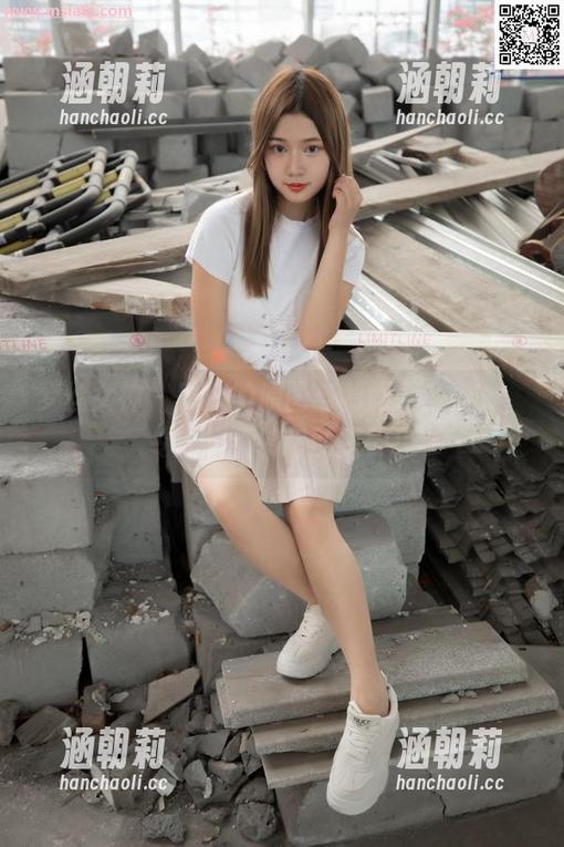 梦丝女神 - 香萱的原图与制服合二为一，令人目不转睛的搭配！