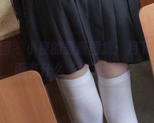 森萝财团 – 小夜的最新图集：月下08，里面有什么，谁知道呢？