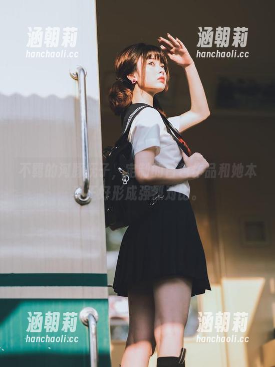 不羁的河豚抚子，定制的白色作品和她本身正好形成强烈对比。