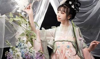 精选时刻：爆机少女喵小吉在泳装里的风格又刷新我三观！