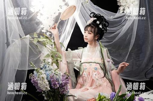 精选时刻：爆机少女喵小吉在泳装里的风格又刷新我三观！