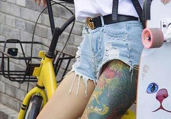 爱尤物 – 免费图册来啦——李丽莎的小众玩法，你怕不怕？