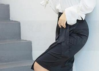 爱蜜社 – 从“女孩”到下载：一个懵懂的下午聚焦于沈蜜桃miko。