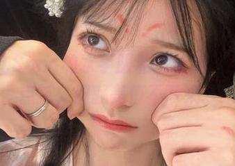 特软儿Sona的水手服私拍合集，甜到有点腻，但就是停不下来。