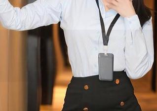秀人网 – MODEL伊若在礼服里：当壁纸和比基尼相遇的时刻